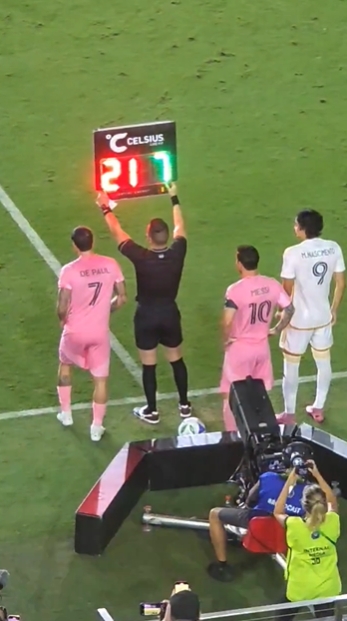 时隔两周复出！梅西半场替补登场，与德保罗一同被换上