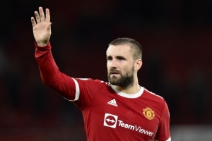 半岛体育官网入口-刚复出又休！球迷吐槽卢克-肖：幽灵球员赶上烤肉派对和复活节啦