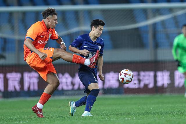 体育社区-【中超】洛卡迪亚点射克雷桑赛季首球 沧州1比1泰山