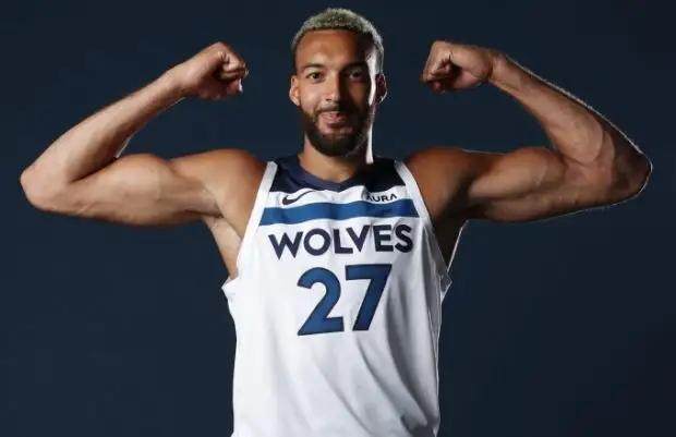 体育娱乐-大写的尴尬！森林狼过去10场赢球密码是戈贝尔休战