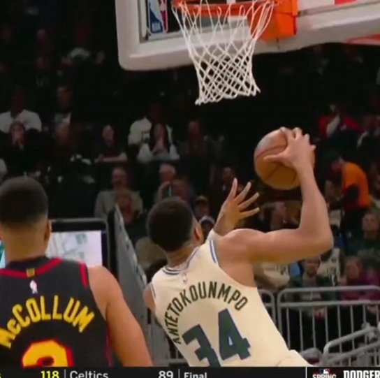 半岛体育在线网站-对篮筐XXX😅帕金斯虎狼之词描述字母哥突破 惹美女主持无奈