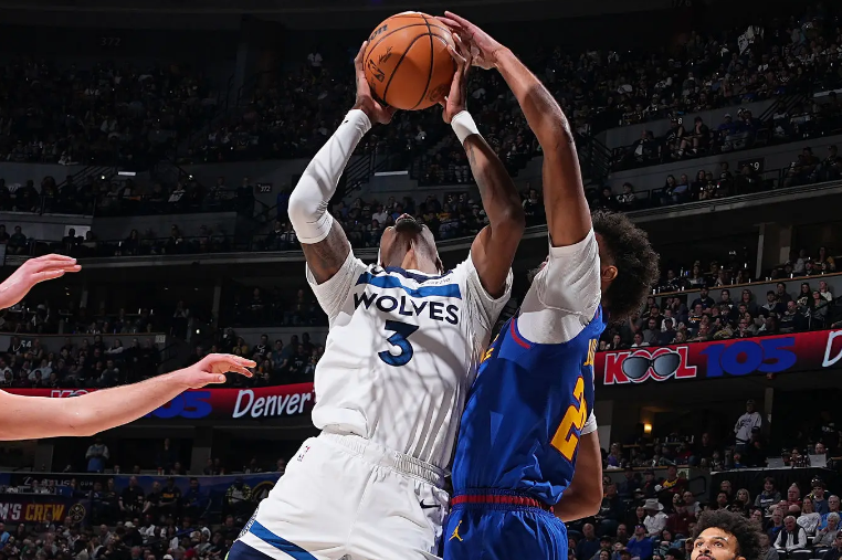 中国体育-中距离稳定性远超预期，森林狼锋线大闸本赛季的进步有目共睹？